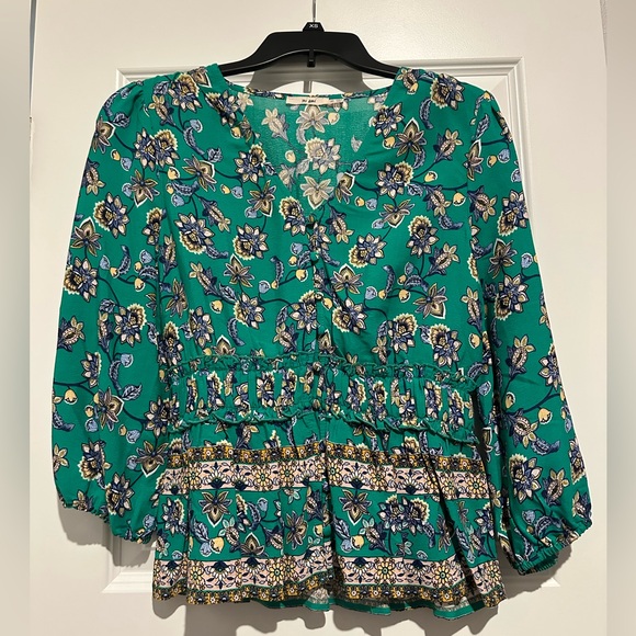 Francesca's Collections Tops - Green Floral Blouse XS